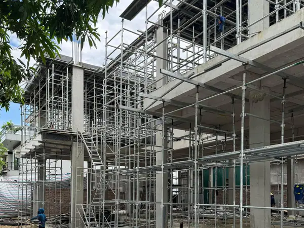 Giàn giáo hoàn thiện mặt ngoài công trình hai tầng