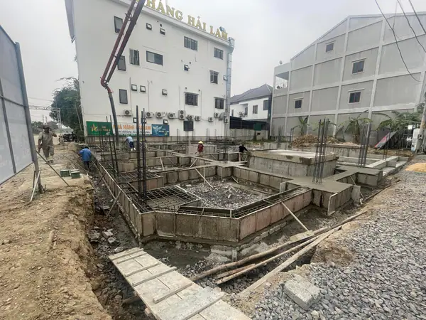 Thi công móng cạnh khu dân cư