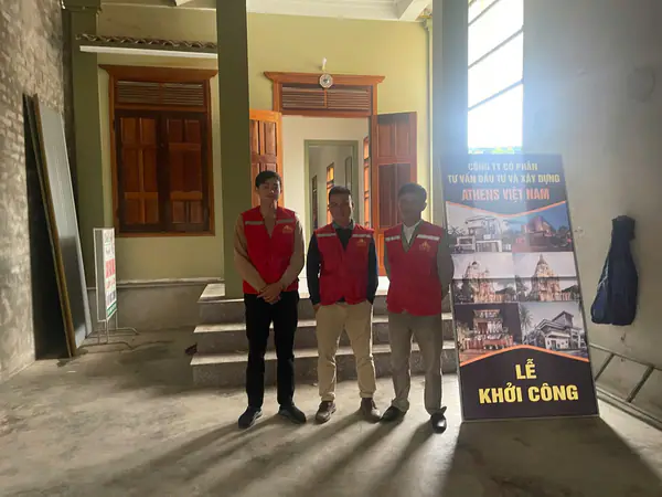 Đội ngũ Athens trong lễ khởi công cải tạo nhà