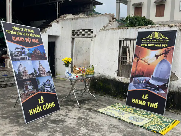 Mâm lễ khởi công bên nhà cũ
