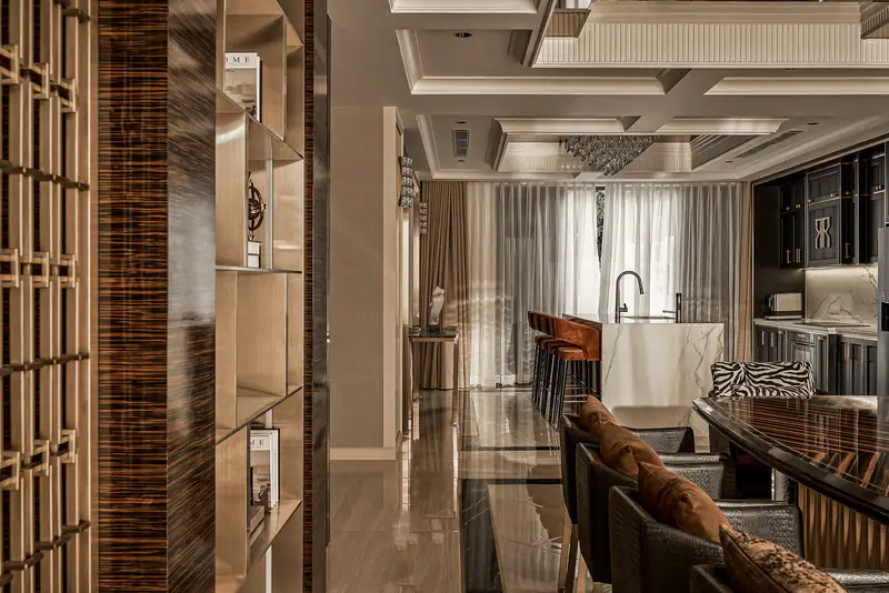 Quầy bar gỗ vân và kệ trưng bày